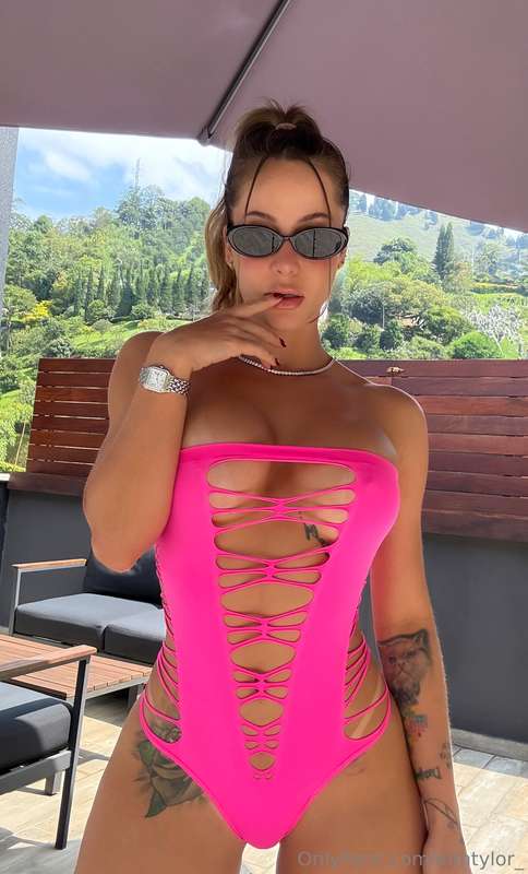 Let's perv... any ideas for today's fuck fantasy? 😈