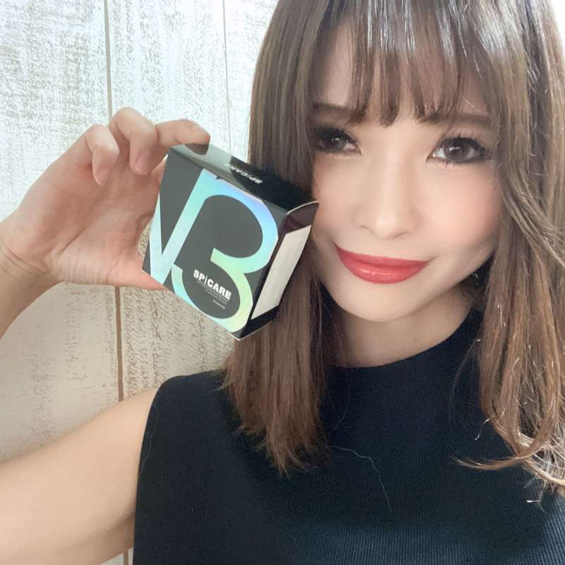 ほしい物リストより
キャバ嬢が使ってるファンデの
めっちゃ欲しかったV3と
エナメルパンツ頂い