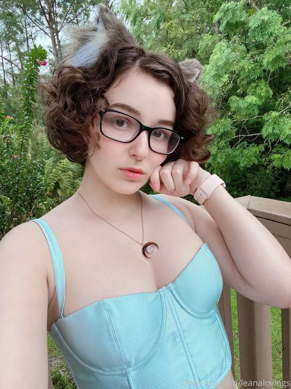 I’m trying out my cat girl looks today. 😊