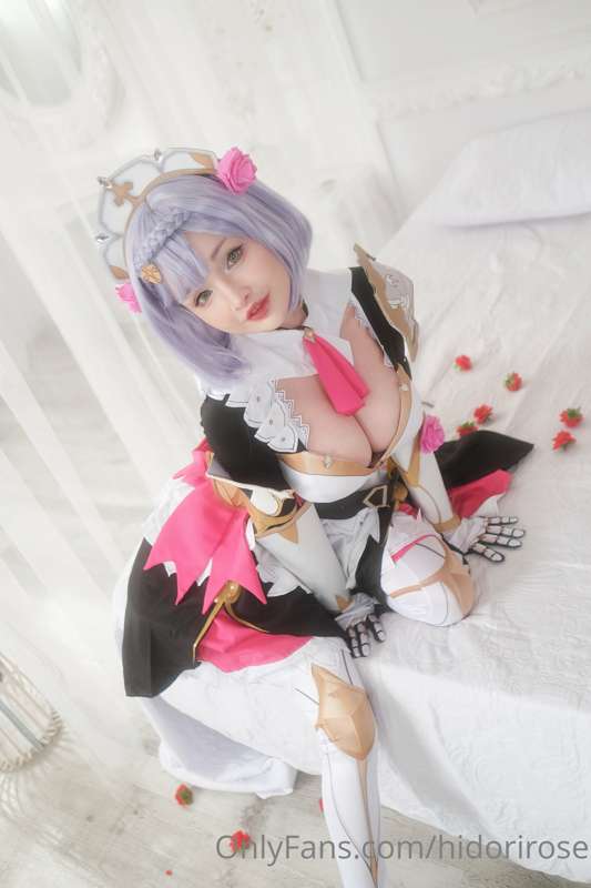 Noelle waiting for her Knight - Genshin Impact cosplay , ful.. 3