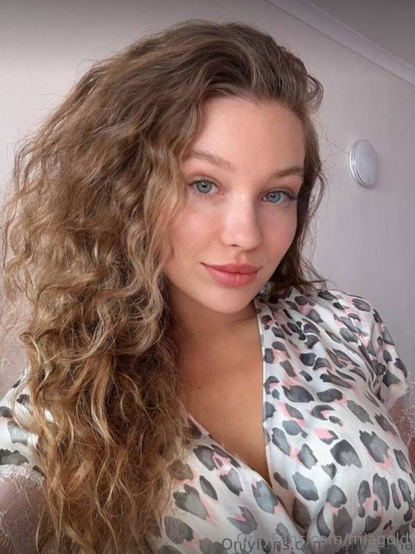 ❤️FREE SUBSCRIPTION ONLY TODAY❤️She's @curly_alina so kinky ..