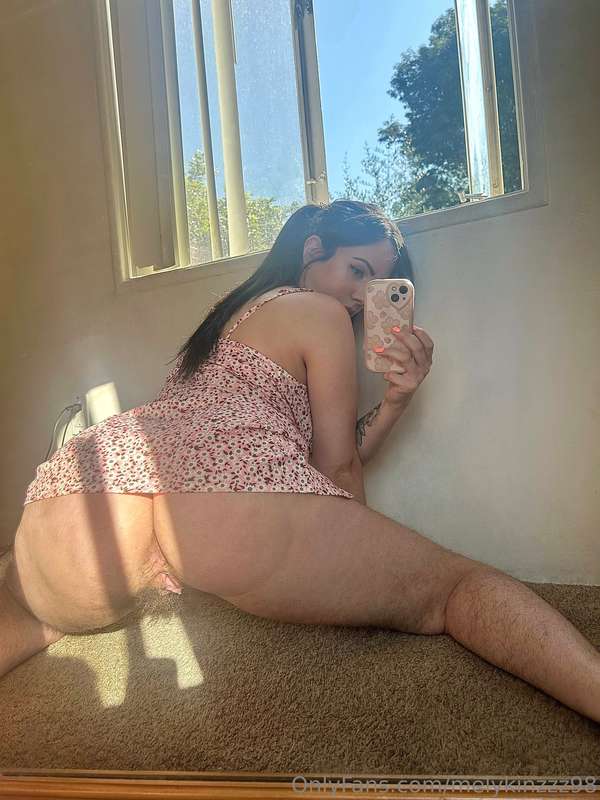 Always finding the best lighting for my pretty pussy✨☀️🫦 
