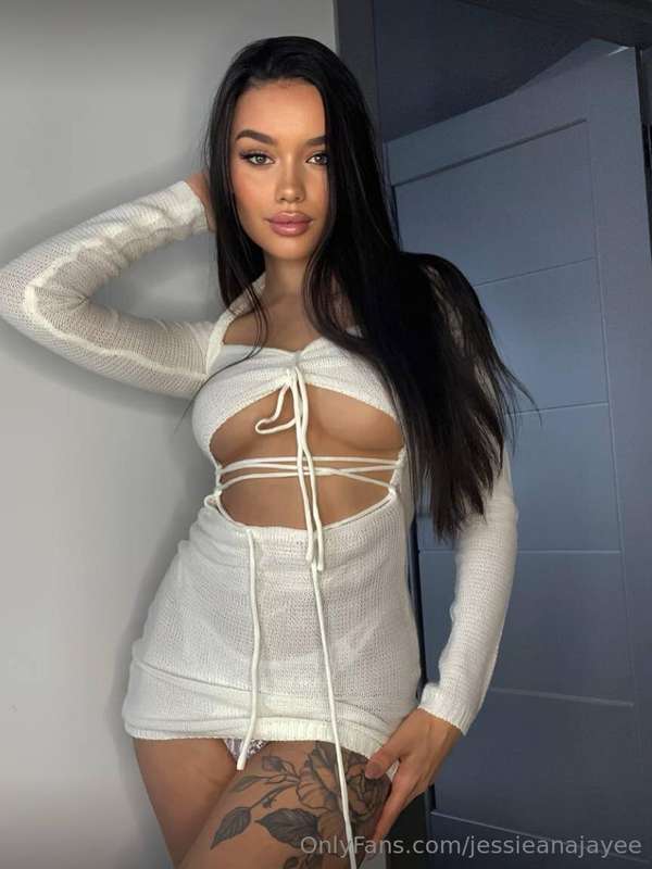🔥 𝐒𝐓𝐎𝐏 SCROLLING 🔥@vikki_tiny_brunette @vikki_tiny_brunette🔥..