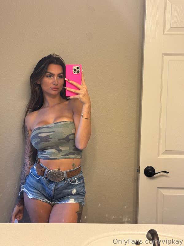 Im in the mood to sext! Dm me if youre horny