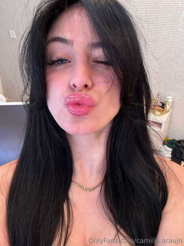sending kisses your way 💋