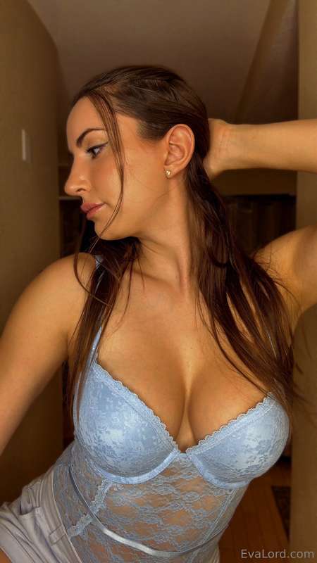 Are there any boob guys left or is everyone an ass guy now 🤔..