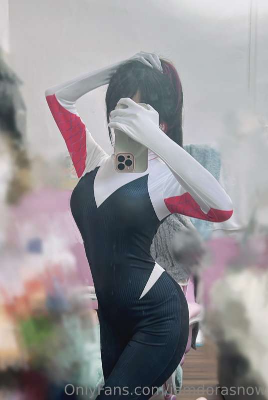 Tightsuit gwen outfit test today! Covered but lewd 🤣finally .. 1