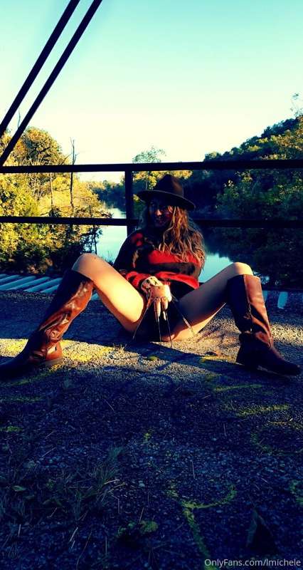 Freddy Krueger cosplay
If you enjoyed, tip me on my Skates c.. 3