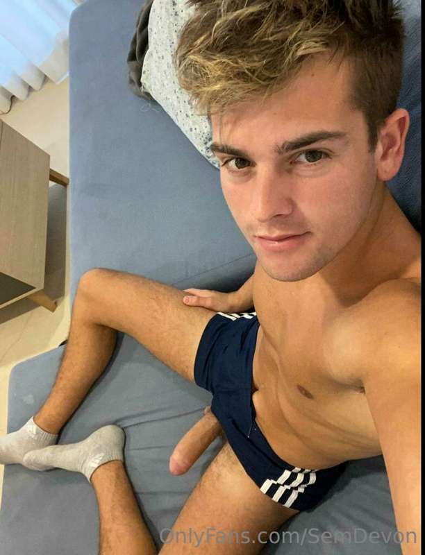 Who thinks we Should make spicy content together 🌶️😈? 

@leo.. 5