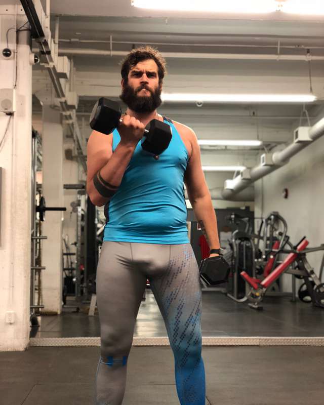 fuck i love wearing lycra and bulging at the gym