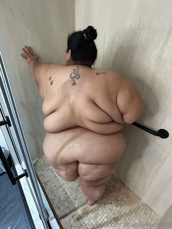Heheh i almost didnt fit getting in this shower 🤭 9