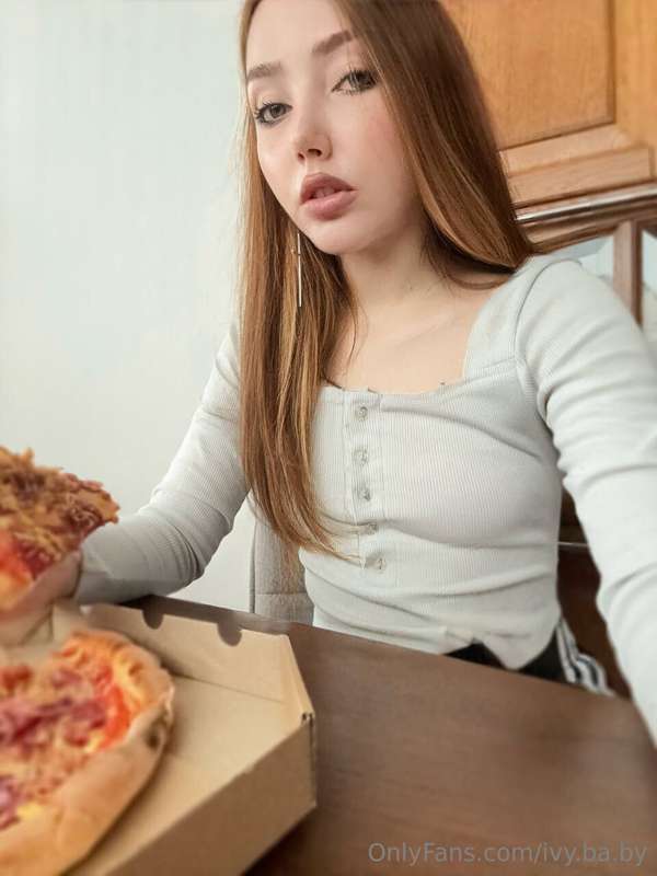 Mmm, pizza for breakfast is my secret to a perfect morning 🍕.. 1