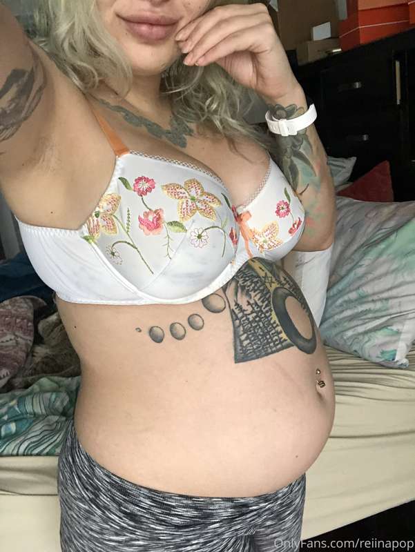 big stuffed belly pictures from yesterday!! so tempted to st..