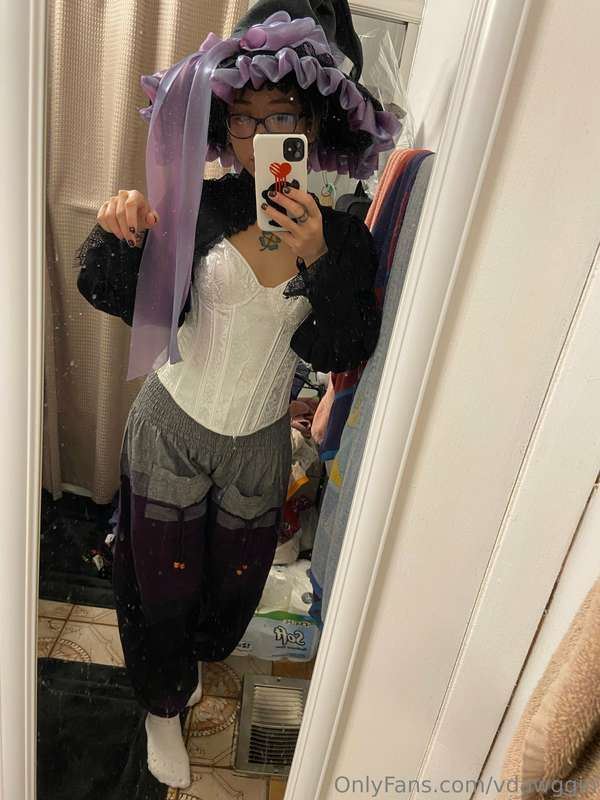 Ngl I’ve never dressed up so much for Halloween before and t.. 2