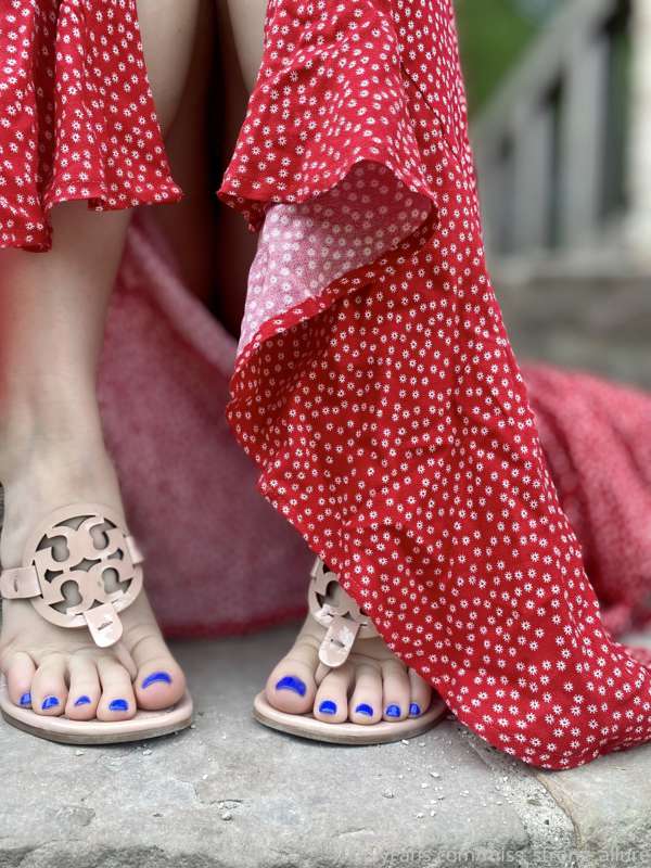 Because fresh pedis deserve to be showed off!! I hope you li.. 2