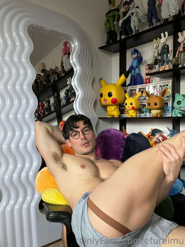 Imagine my heavy legs on ur shoulders