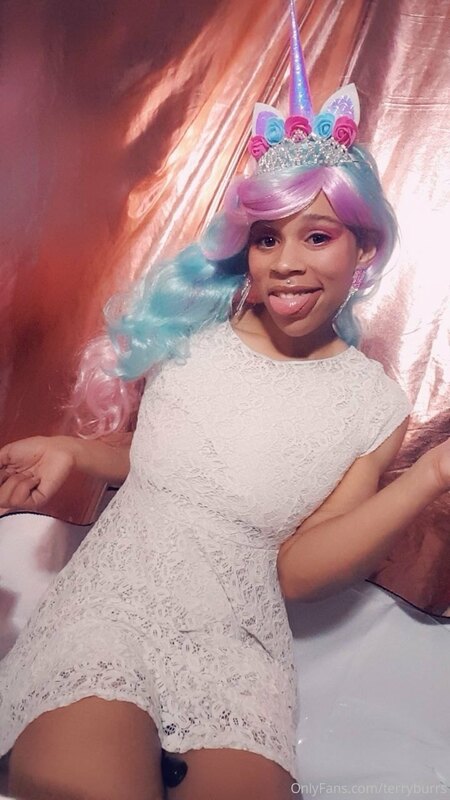 HAPPY EARLY HALLOWEEN!! FROM YOUR LOVELY PRINCESS UNICORN TO.. 3