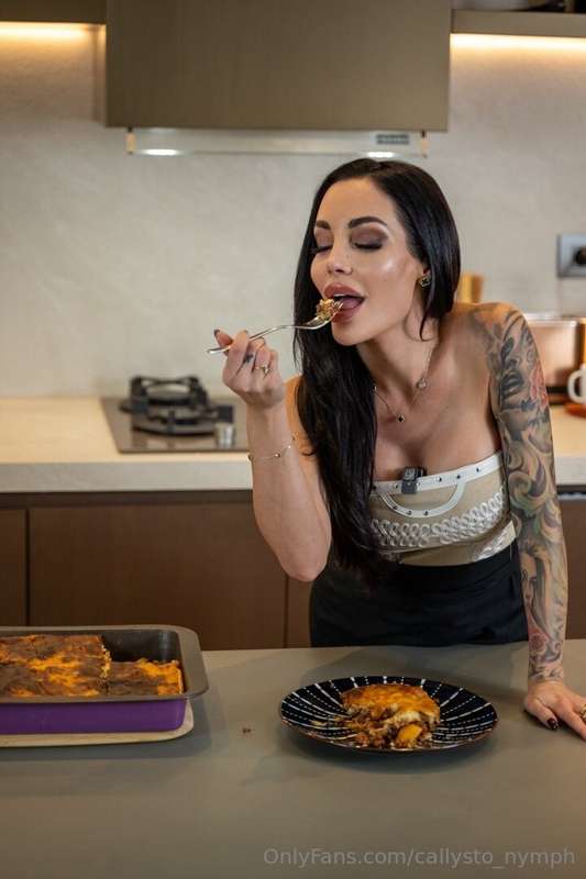 The backside of shooting for OFTV: trying all the dishes I m..