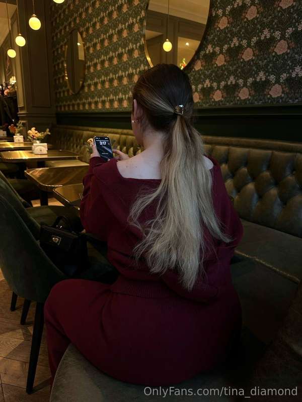 Yesterday I wore a burgundy dress to a restaurant. I can't s..