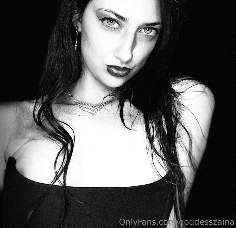 Your sacred goddess is back 😈 my desire to play with your mi..