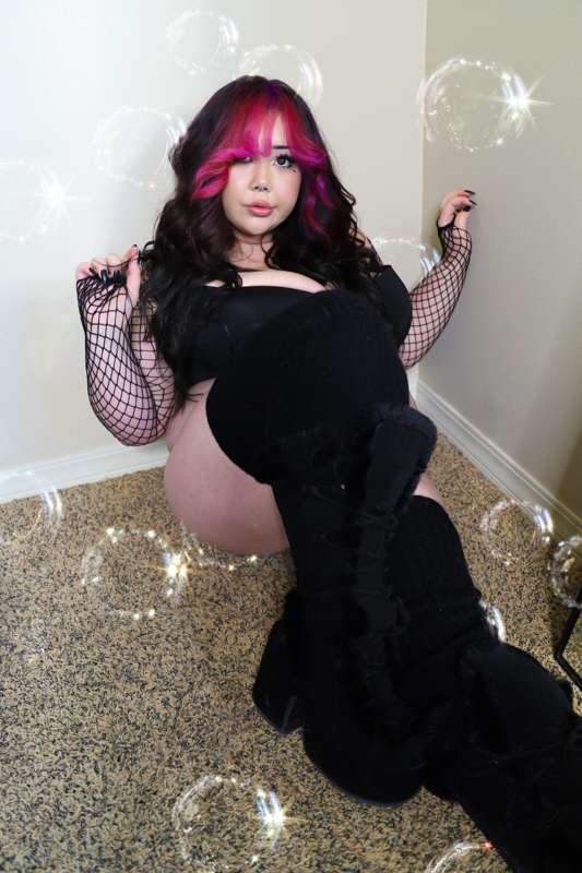 do you like my new pink hair? 😊 3
