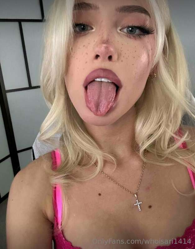 Dm me what are you putting right here 👅