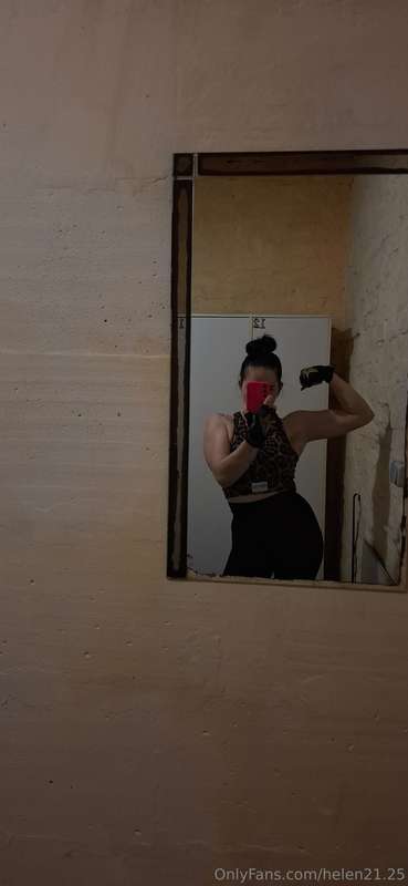  What a strong girl 😏