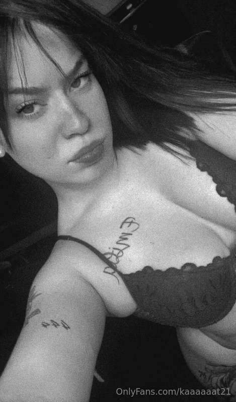 🩷 GUESS AND WIN 🩷 What color is the lingerie I'm wearing in .. 1
