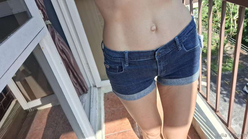 Just now I bought new low-waist shorts 🩳 Does it look sexy? .. 3
