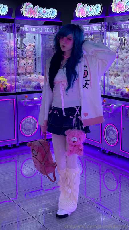 Went to the arcade on my birthday 🥳 Took a couple of cute pi.. 5