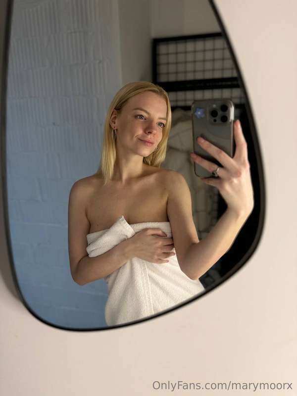 Good morning starts with a hot shower and body butter 💕