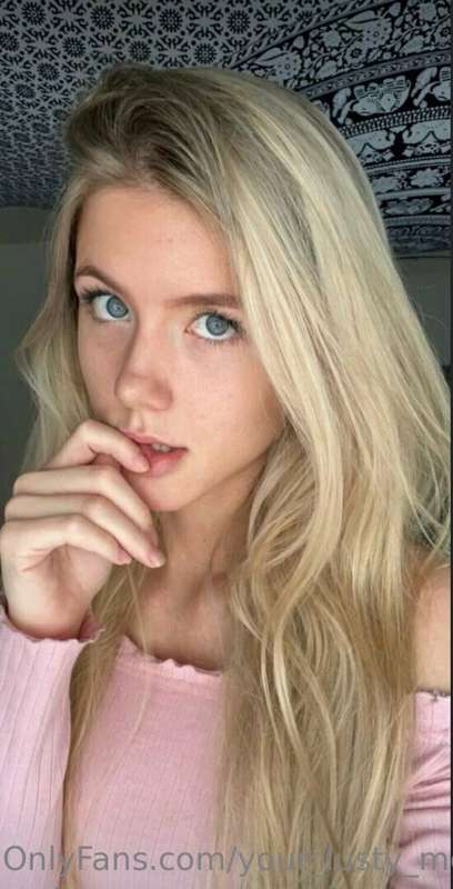 Innocent blonde made a super dirty OF 👅 she just lost her vi..