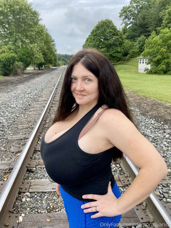 All aboard! Finally took some outside, wasn’t isolated enoug.. 5