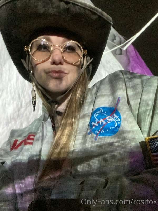 Artsy baby 💛💛😘 all the way in outer space 🪐 😝 1