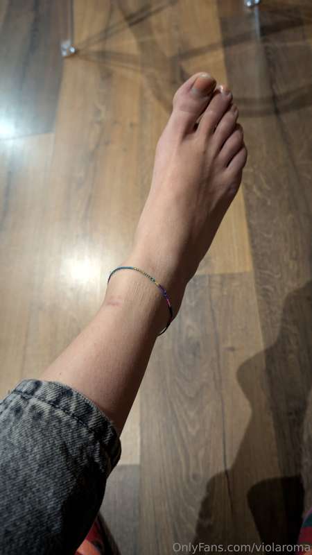 Devo andare a fare pedicure.. 
