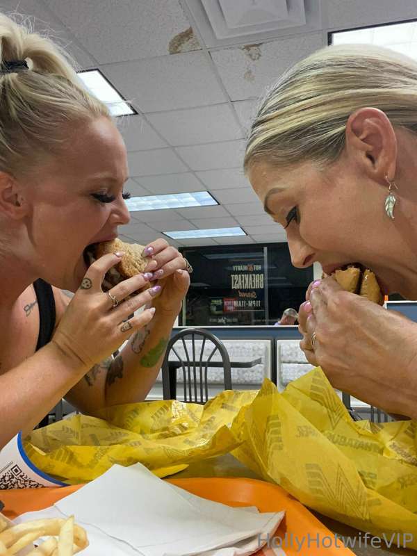 Photoshoot and then Whataburger!!!!! Flew up to see @cjhotwi.. 5