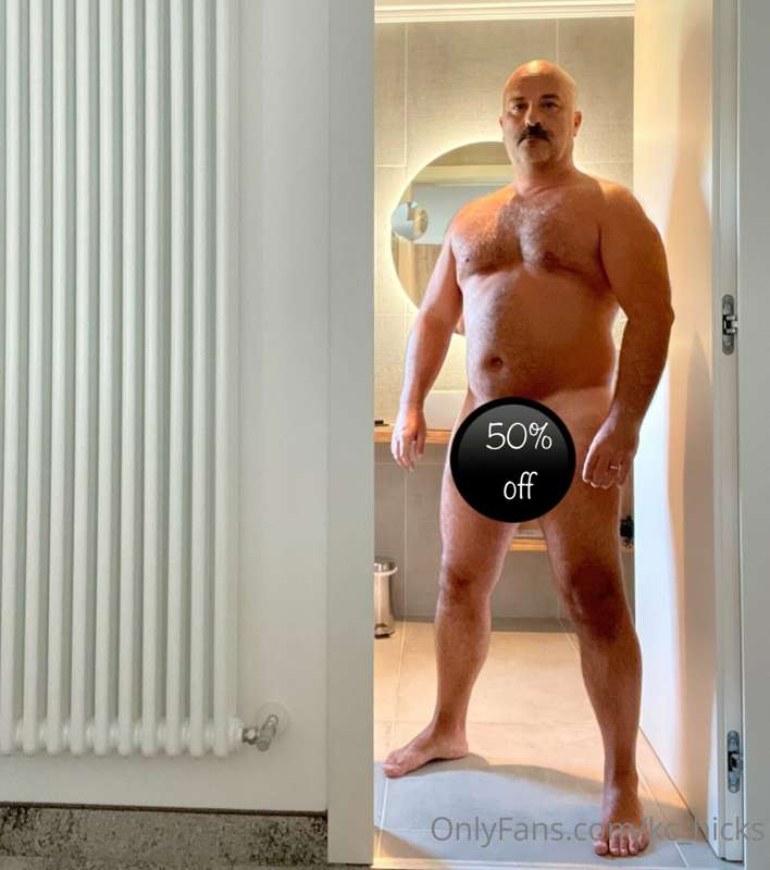 What a SEXY fucker! Go visit his site at @stefberg73