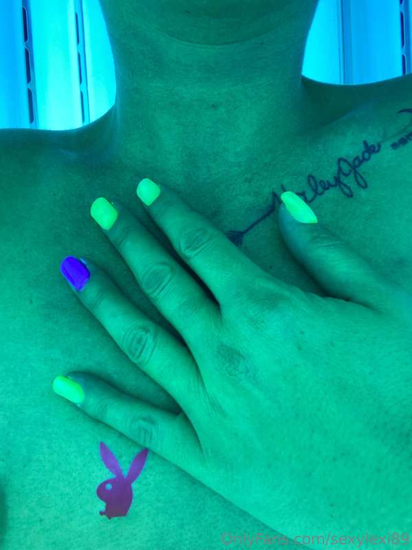 The green on my fresh set is supposed to be glow in the dark..