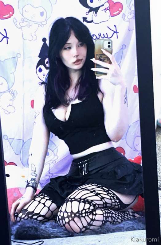 Outfit pics and a cummy dildo vid + nudes <3 17