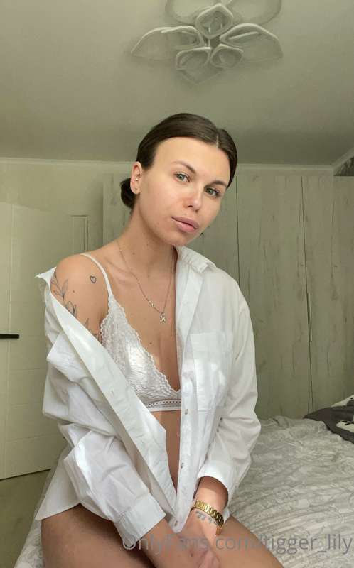 sometimes i like to be a good girl and wear white like an an..