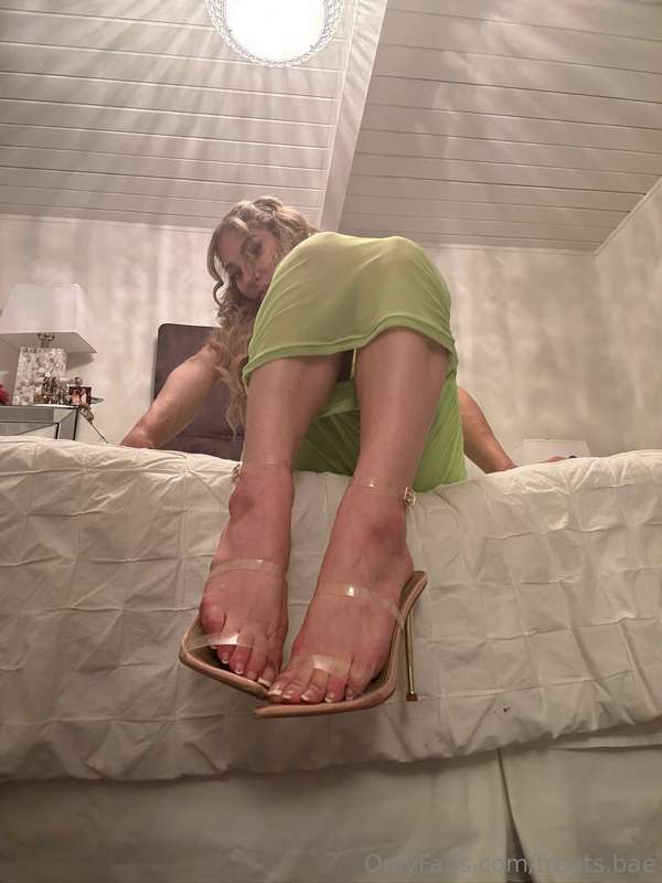 Kiss my toes🤭