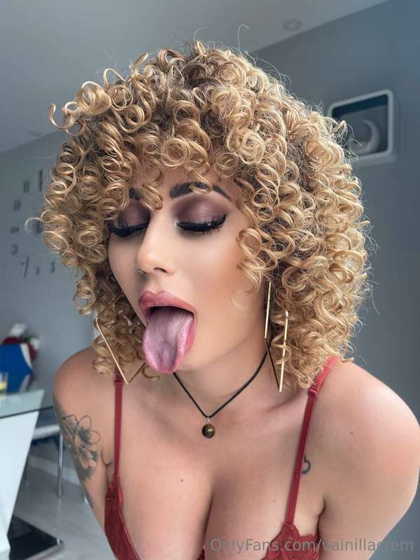 💋 A custom video that will leave you breathless… ask for it ..