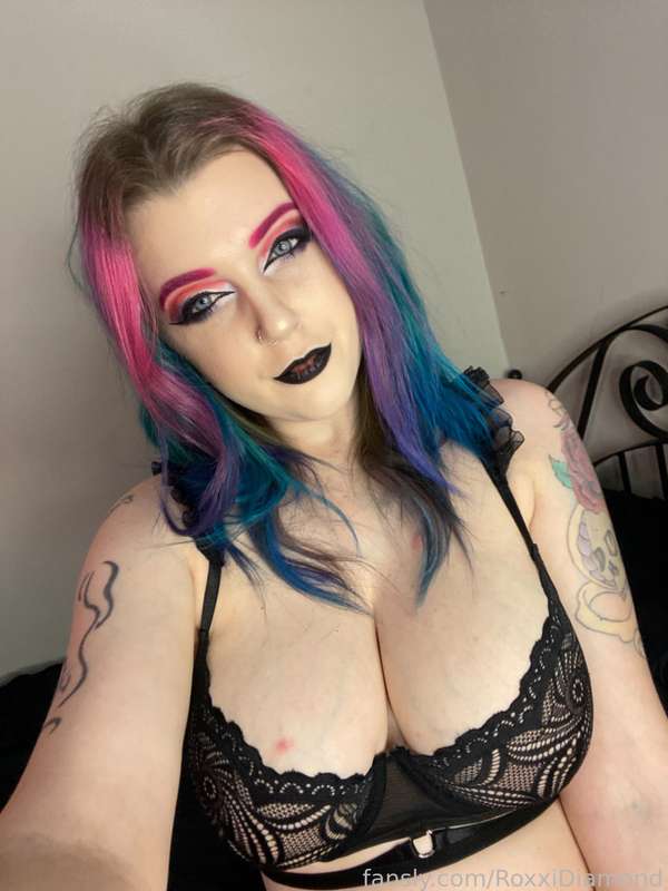 Roxxidiamond - Fansly - 17 Jul, 2024
