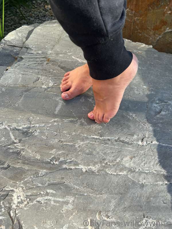 went for a walk, this is for the feet guys xo 😘 26
