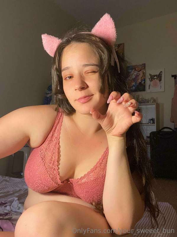 Hi, honey! How's the mood?😻 Would you like to have fun with ..