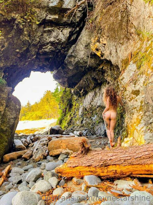I love being naked in pretty places ❤