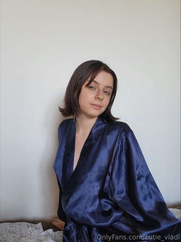 You want to see what's under my dressing gown?💙 2