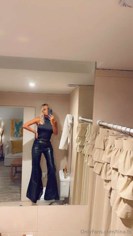 Feeling bold and ready to rock this evening party look! 💃🔥 W..