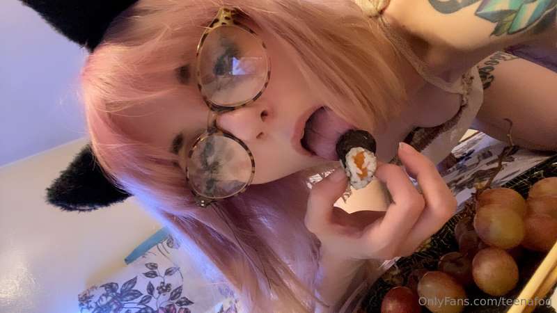 cats loves sushi.... feed me more...