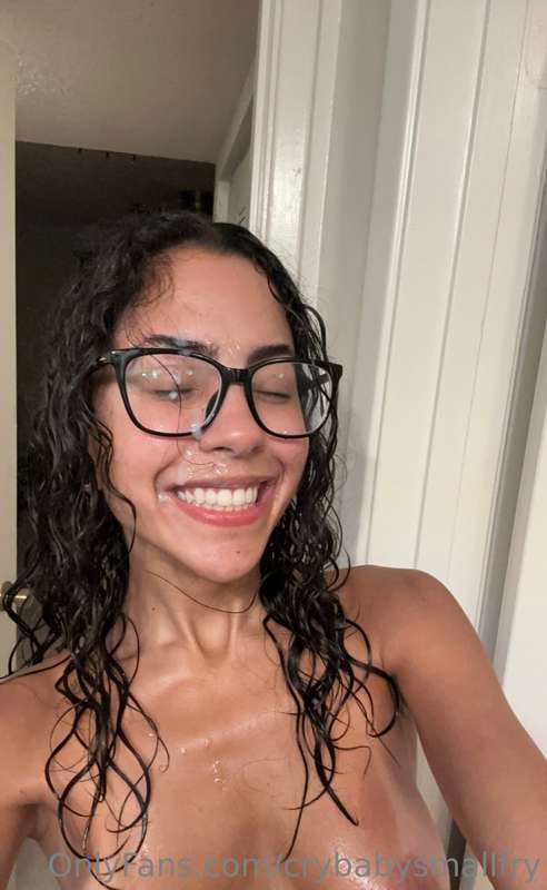 cummy face emmy is happy <333